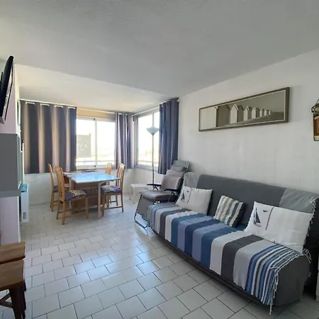 Dom wakacyjny Bright 2-bedroom A Stone's Throw From The Sea Facing The Port