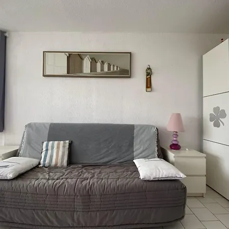 Bright 2-bedroom A Stone's Throw From The Sea Facing The Port Dom wakacyjny *