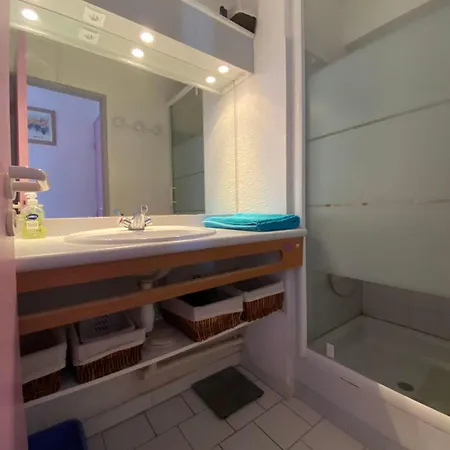 펜션 Bright 2-bedroom A Stone's Throw From The Sea Facing The Port 프롱티냥