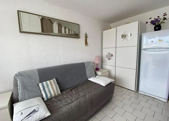 Bright 2-bedroom A Stone's Throw From The Sea Facing The Port Ferienhaus Frontignan